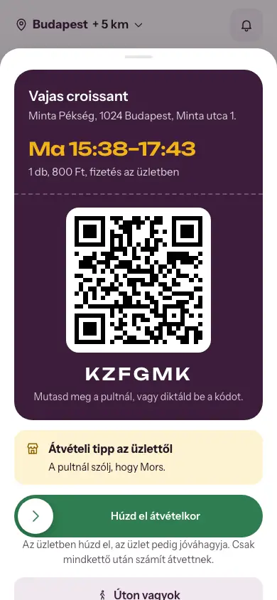 Foglalási jegy a Morsban: üzlet neve és címe, átvételi időablak, QR-kód és hatjegyű kód, alatta Húzd el átvételkor csúszka